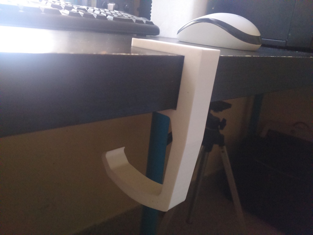 Table cable organizer clamp