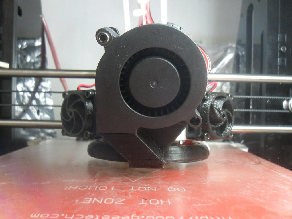 Layer fan for dual extruder