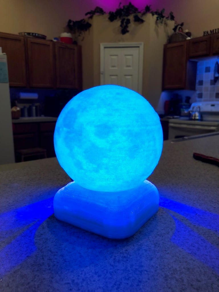 Base for Lighting a 3d printed moon or planet