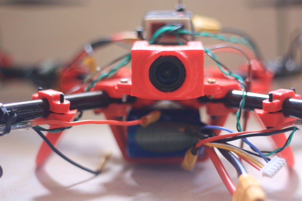 Drone 3d printed, extremely light, 30 minutes of battery life, fast and stable