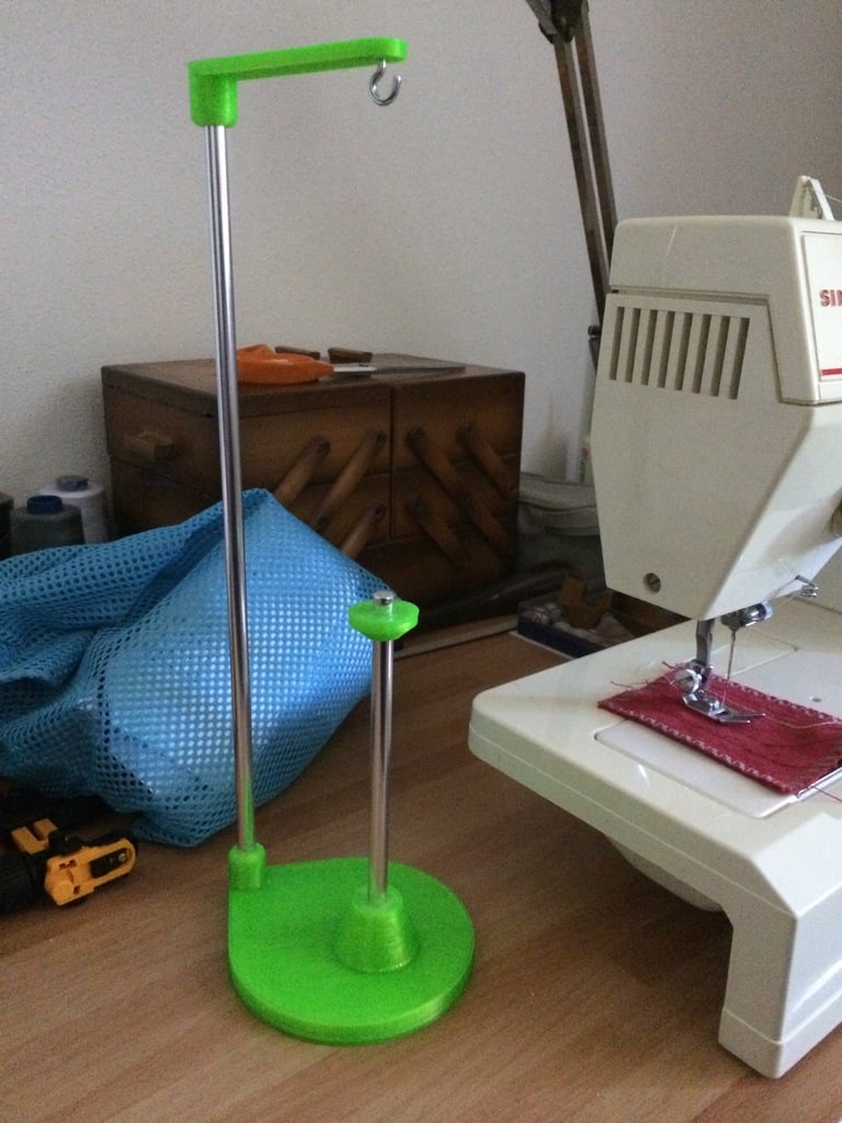 Sewing thread spool holder