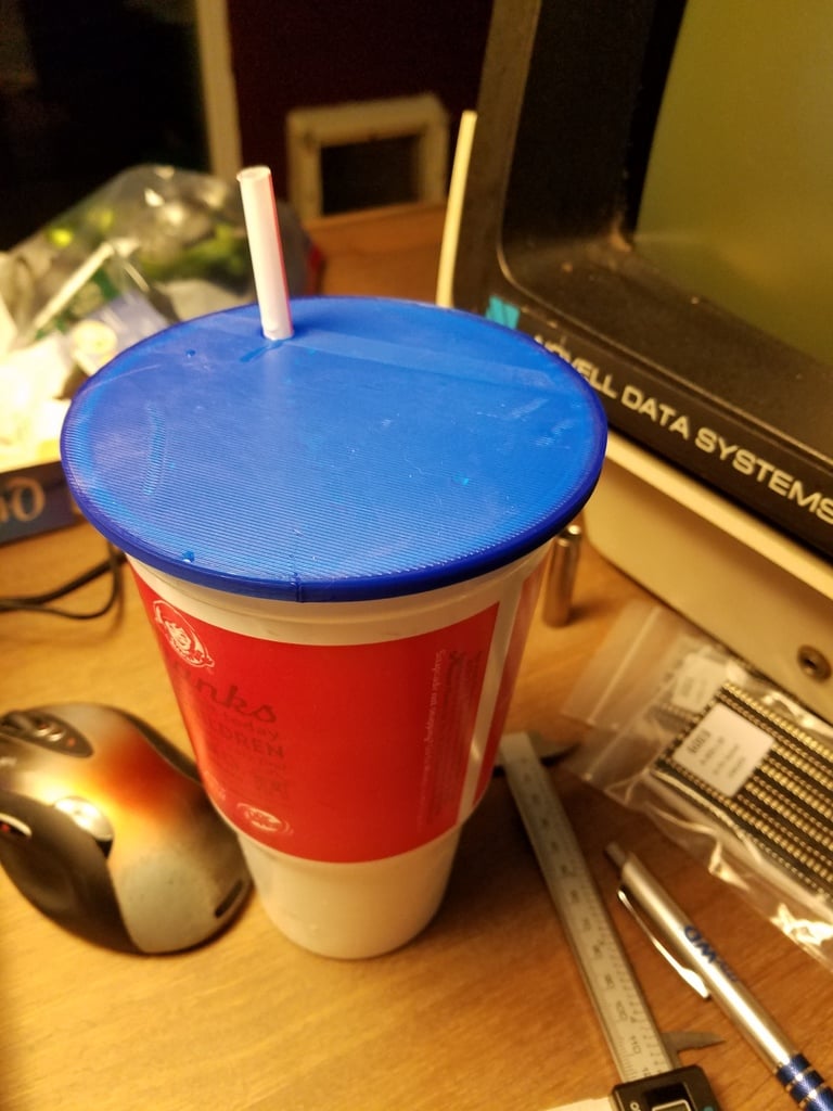 Wendy's compatible large fountain drink cup lid