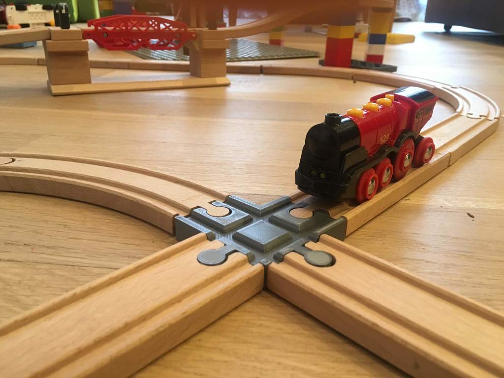 Wooden train track intersection : 4 ways (Brio, Ikea ...)