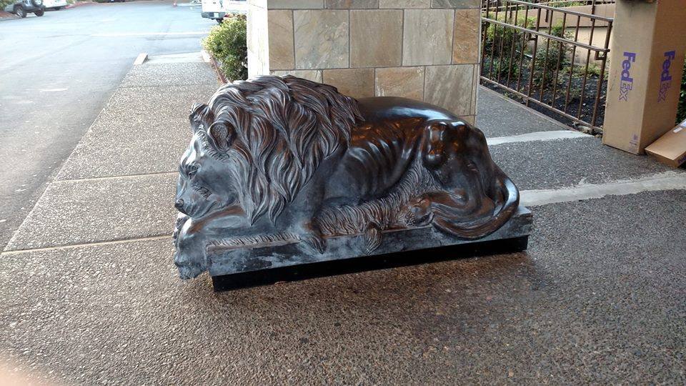 Red Lion Inn Statue 
