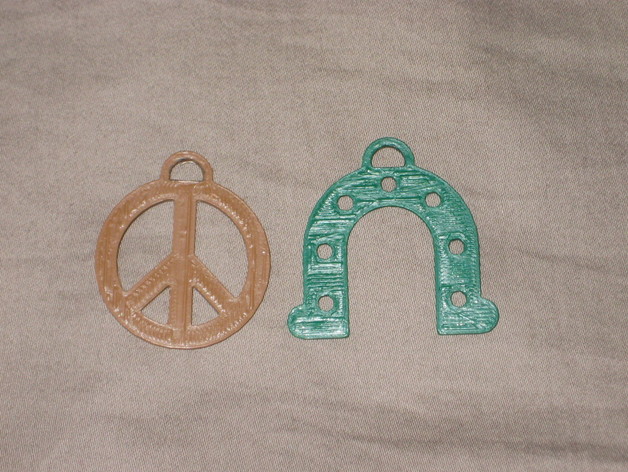 Peace symbol & lucky horseshoe key ring uc3m