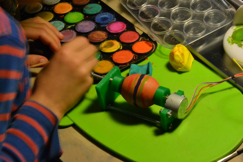 easter egg painter helper