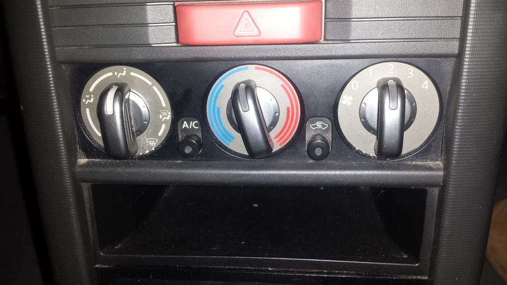 Nissan X Trail T30 Heater control knob Insert