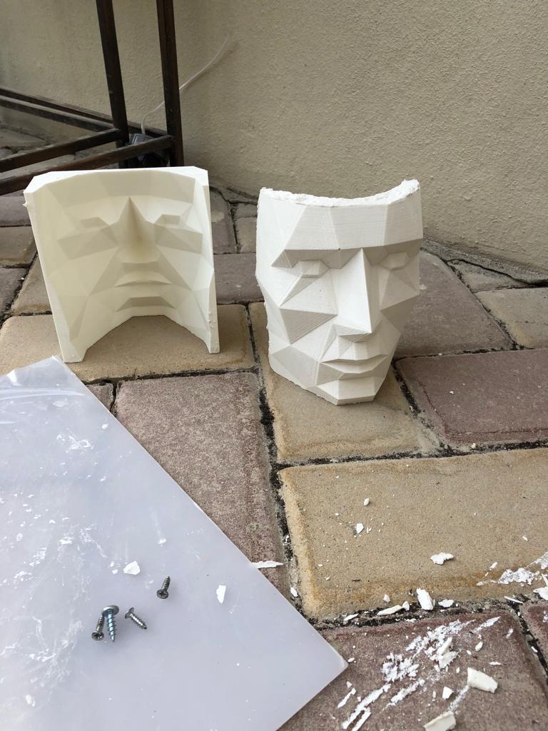 low poly face as negative mold and pen holder  