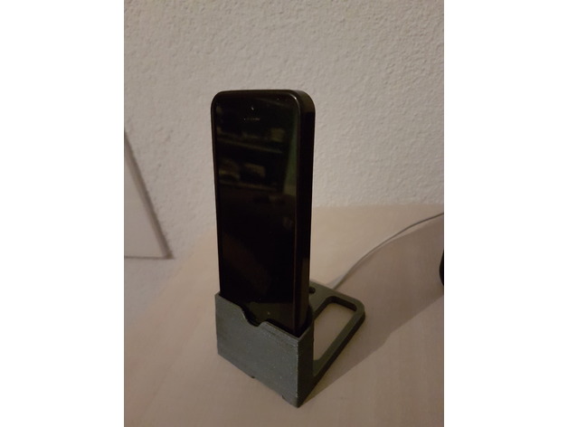 iPhone 5 Desk Dock for phone with case