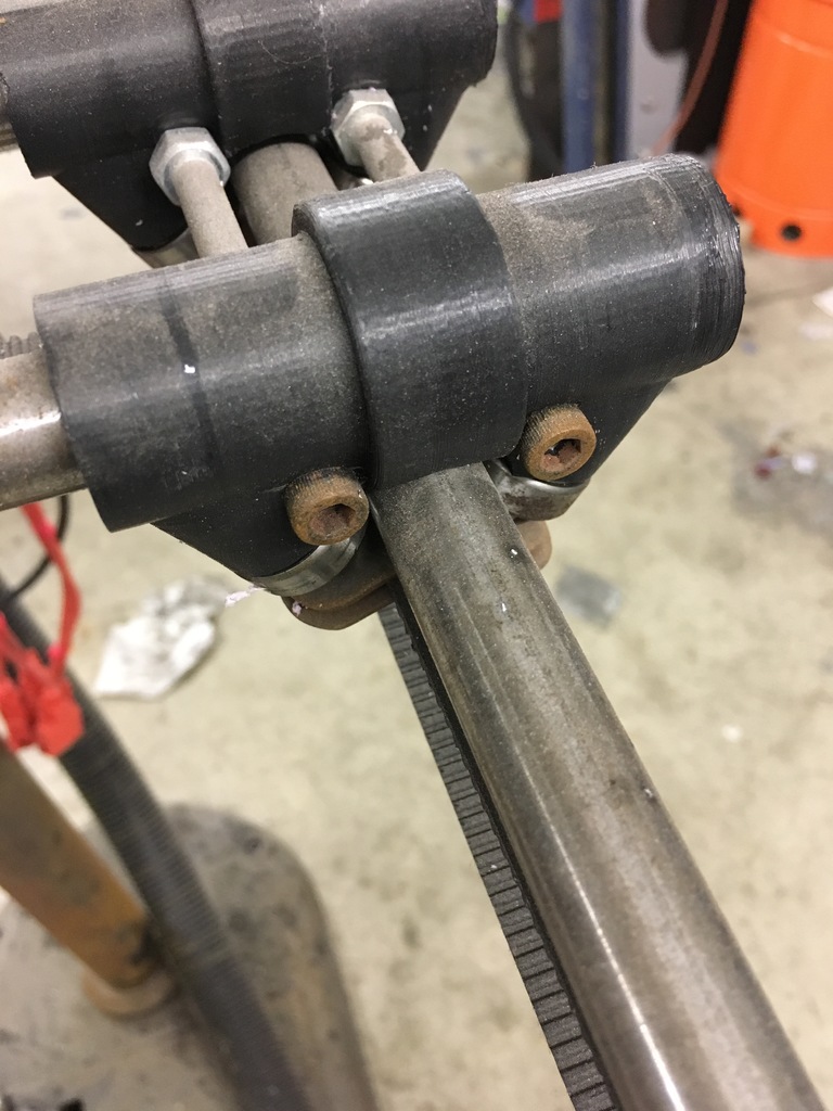 Bearing holder for skate bearings