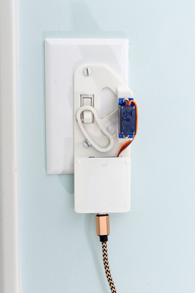 Smart light switch with a servo