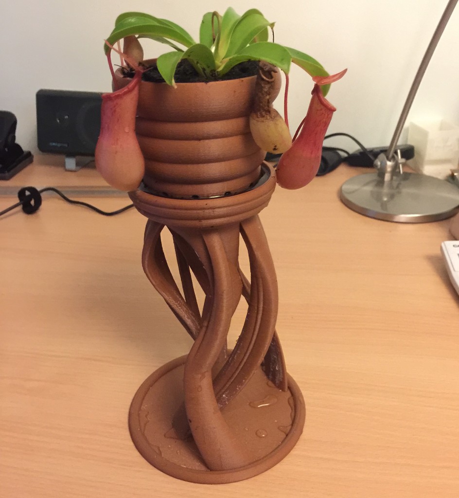Hanging plant stand and pot