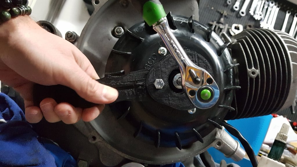 Vespa flywheel removal & mount tool