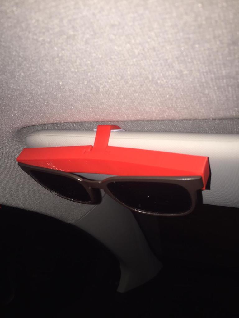 Magnet sunglasses car support