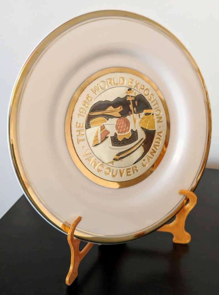 Decorative Plate Holder