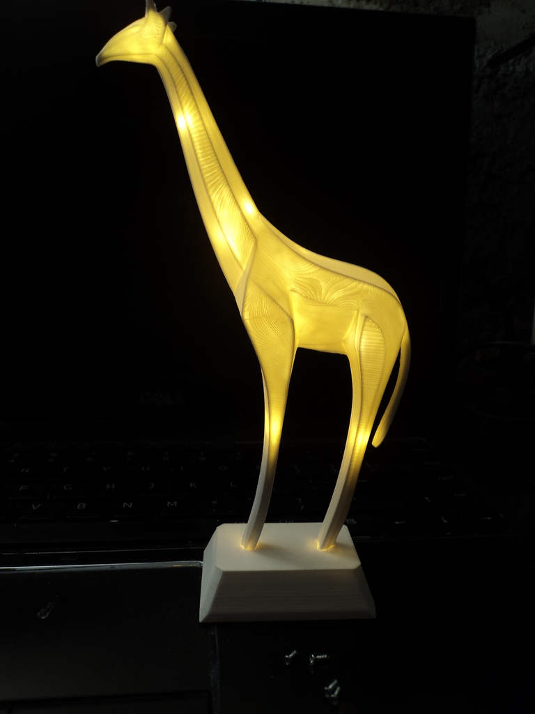 Giraffe statue lamp