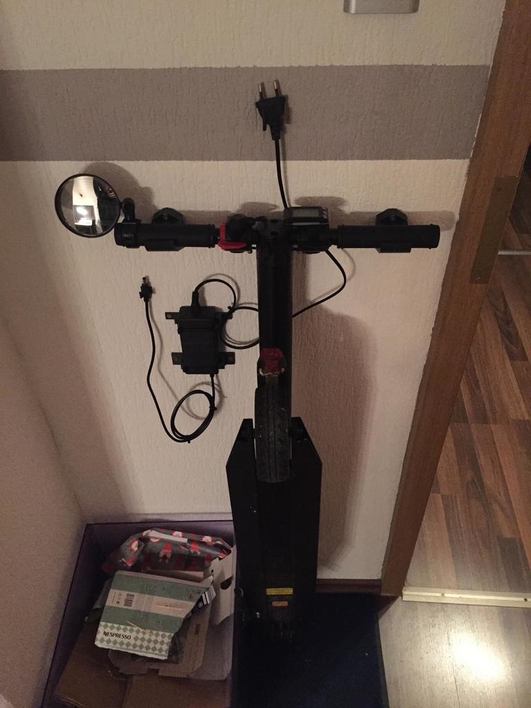 e-Scooter wall mount