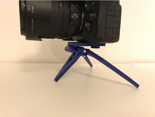 Compact and foldable camera tripod