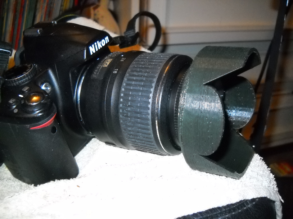 Nikon AF-S 17-55mm VR Lens hood