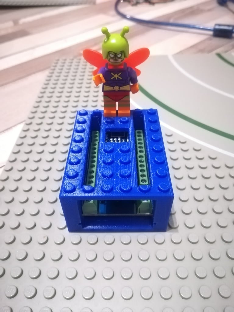 Arduino Nano screw terminal Lego compliant case - Boîtier pour terminal à vis Arduino Nano compatible Lego