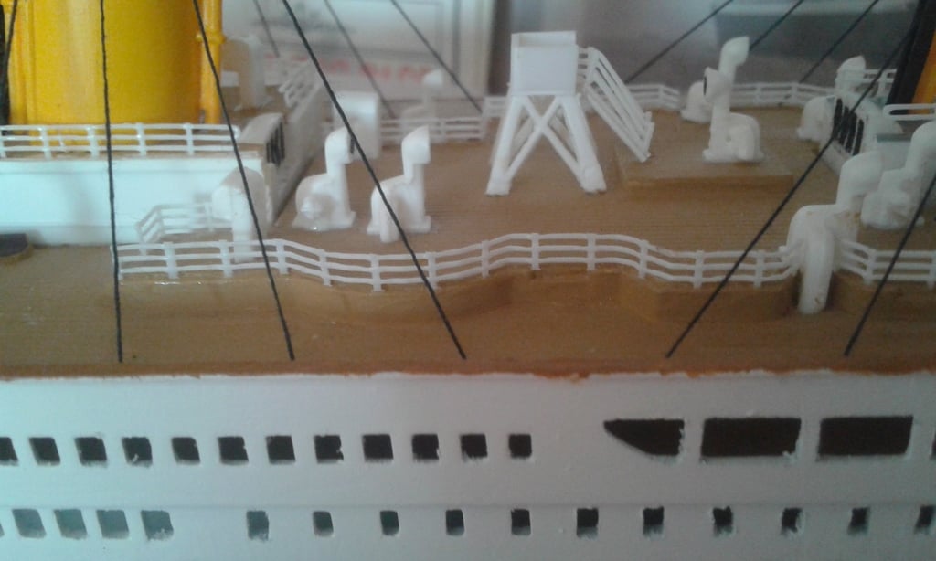 Model Titanic railing