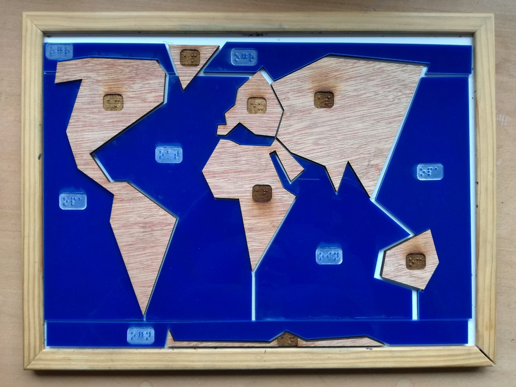 puzzle planisphère braille très simplifié lasercut 