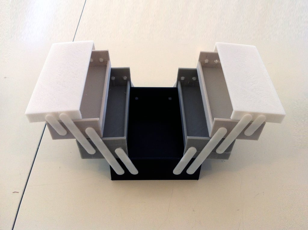 Foldable tool box