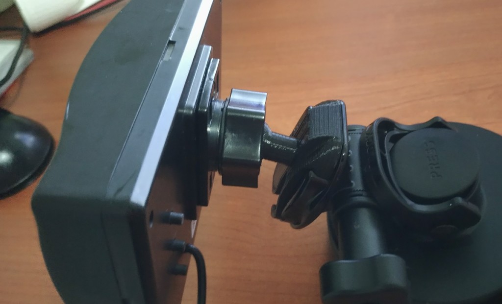 auto-vox M1 car rear camera monitor - Gopro clip
