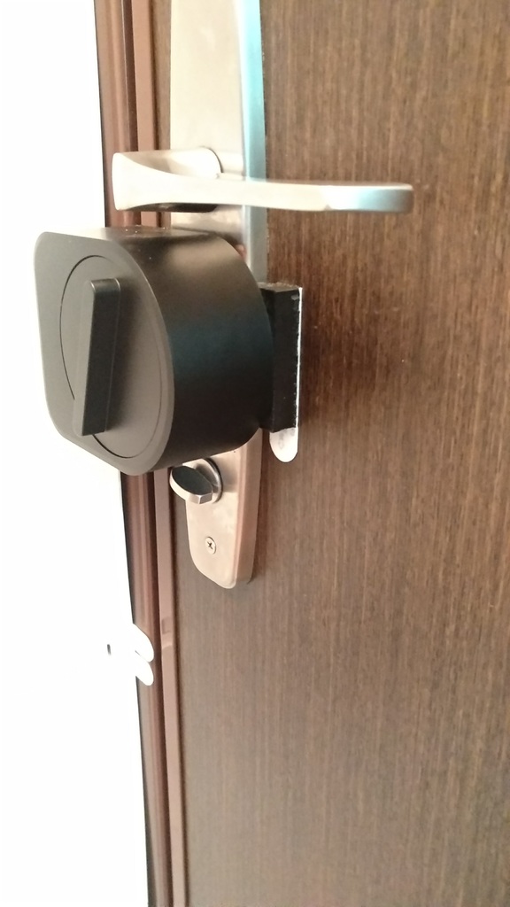 Sesame Smart Lock: Compatibility Bracket for Tiny Knobs and Riser Mount