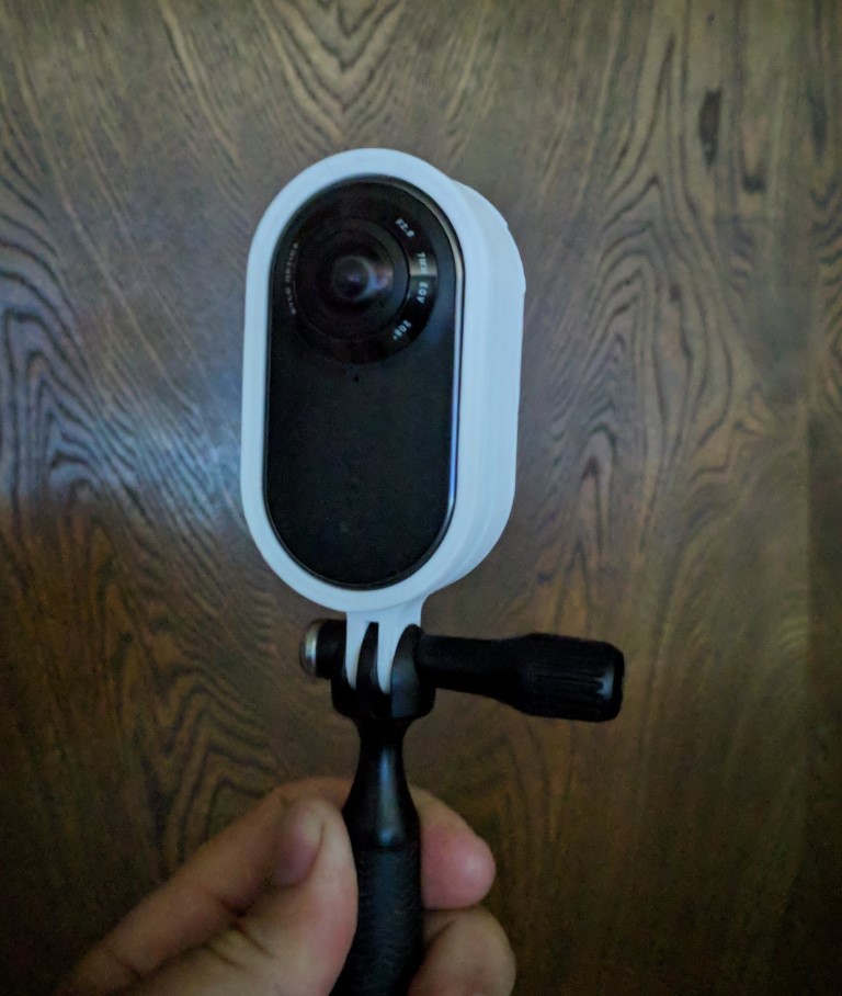 Vertical frame for mounting a Rylo 360 Camera