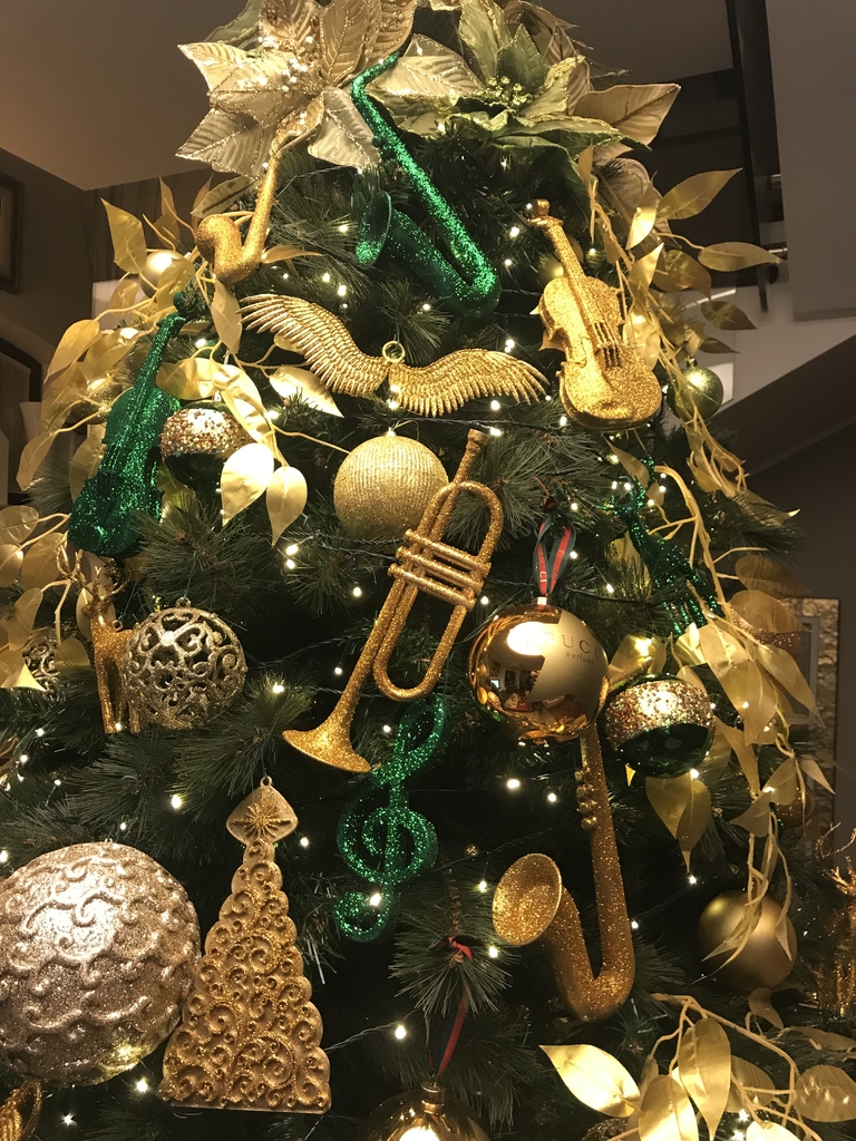 MUSIC THEME FOR CHRISTMAS TREE