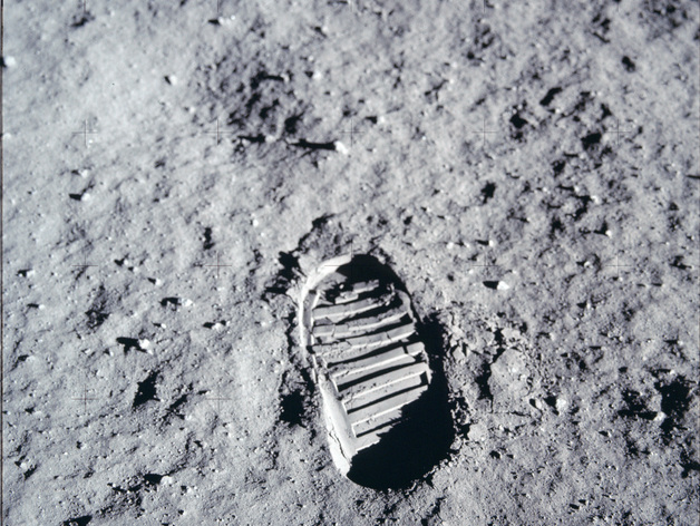 [NonPrintable] One Small Step - First step on the moon