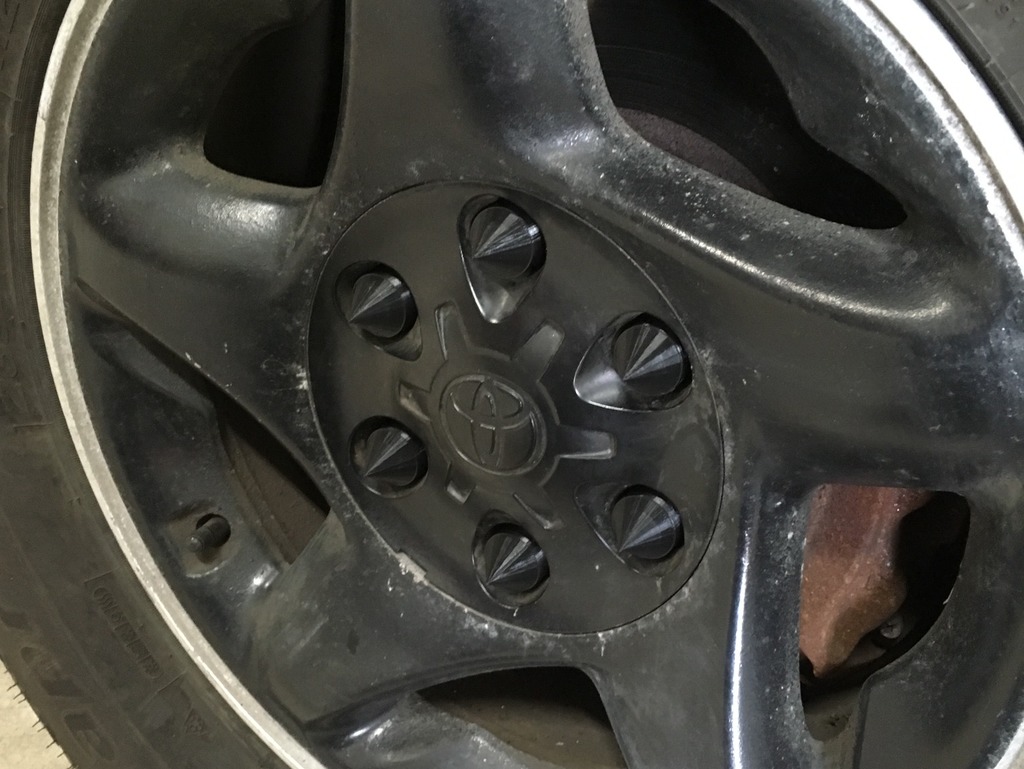 Spiked Lug Caps for Toyota Tundra (1st Generation)