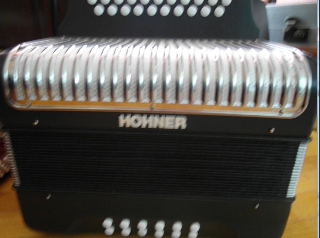 Hohner accordion logo