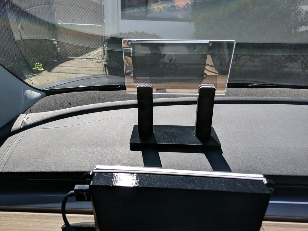 Tesla Model 3 GPS-based HUD mount