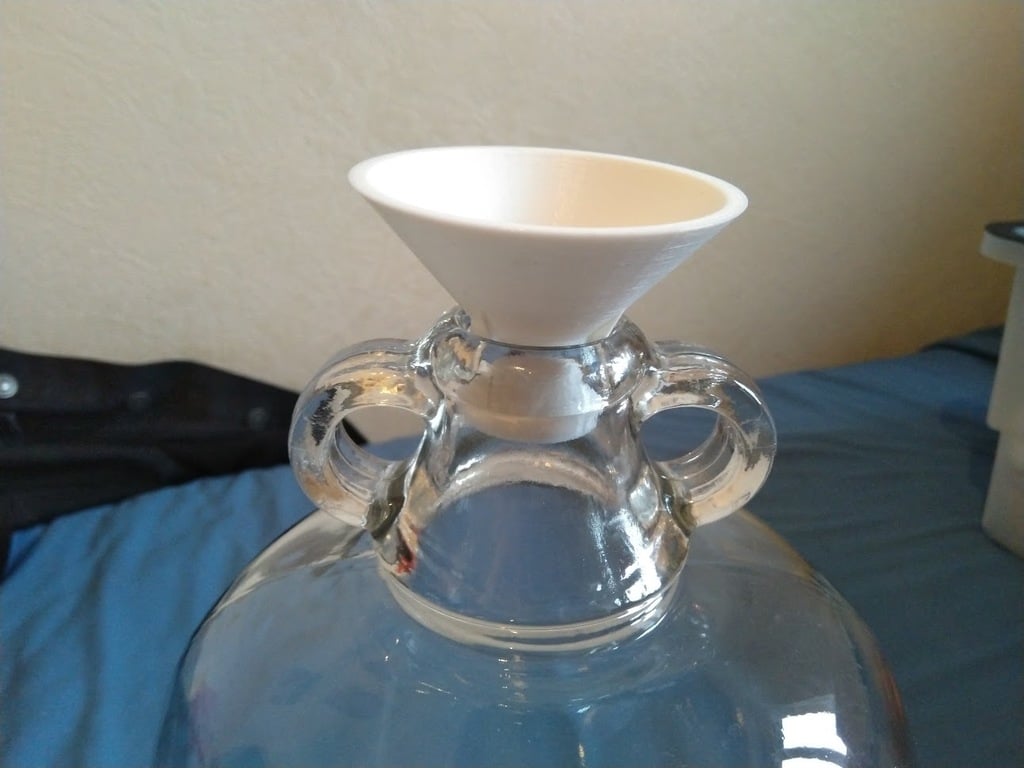 Large funnel for homebrew in 5L demijohn