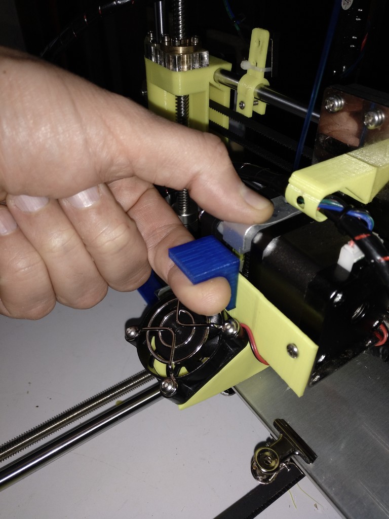 Raiscube R2_helps to tighten the mouth of extruder