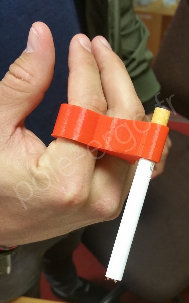 OT student project : double ring cigarette holder / double bague support de cigarette. 