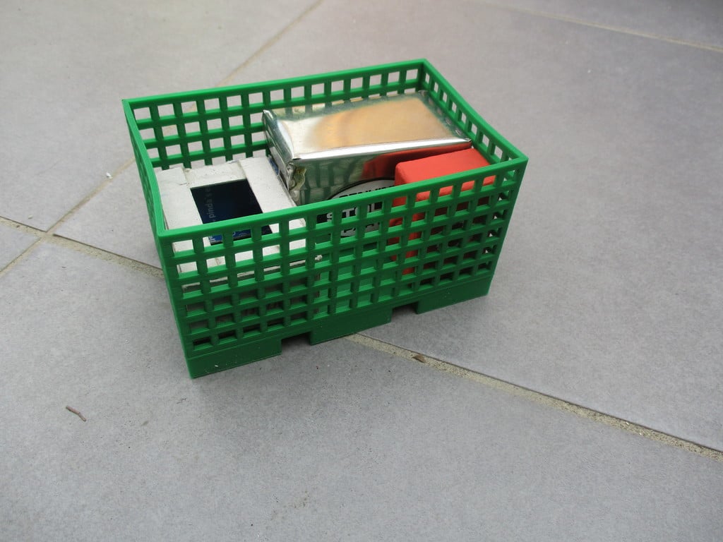 1/10 scale crate