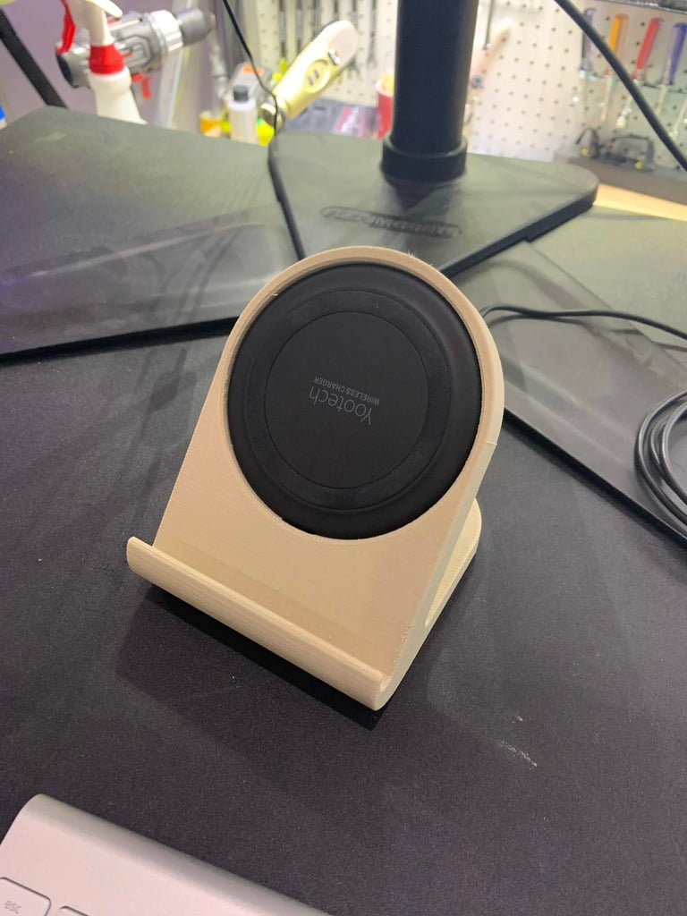 Yootech Qi Wireless 7w Charger - 45 Degrees - Desk or Bedside Stand