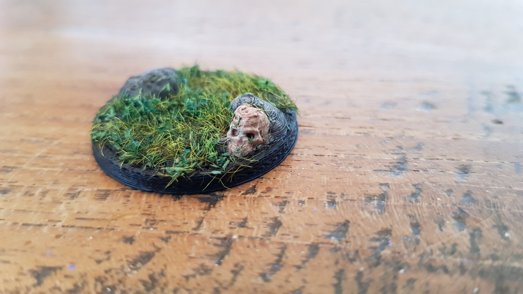 Miniature Base Rock Skull 28mm