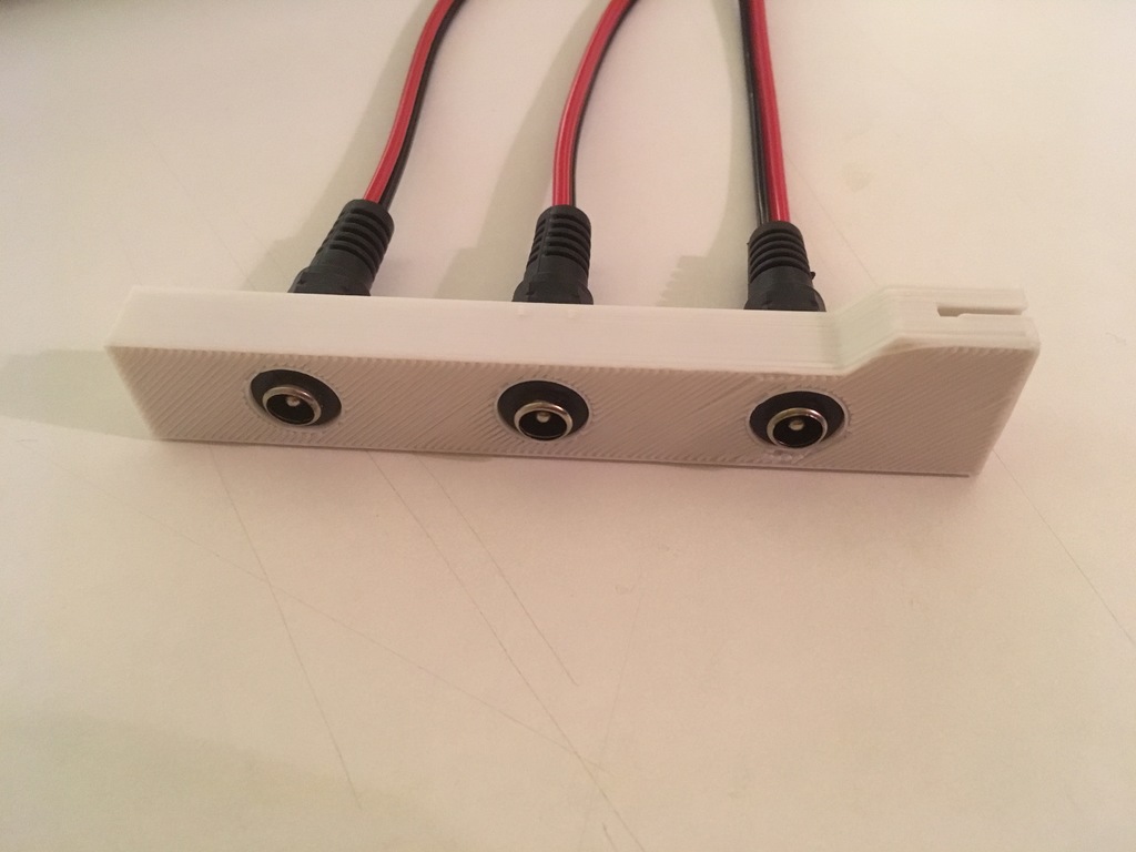 PCIE barrel plug connectors
