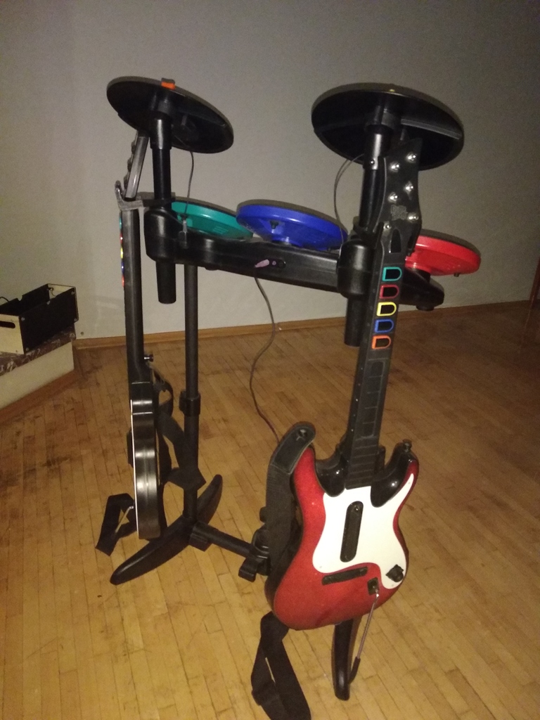 Guitar Hero guitar holder (for drum kit)
