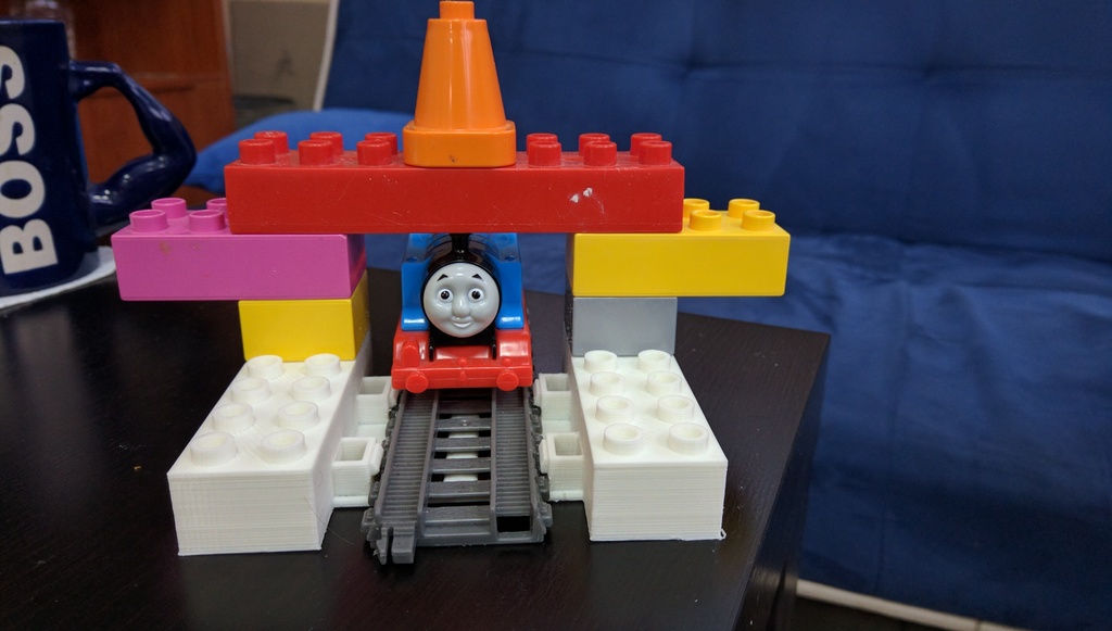 TrackMaster Thomas tunnel for LEGO DUPLO