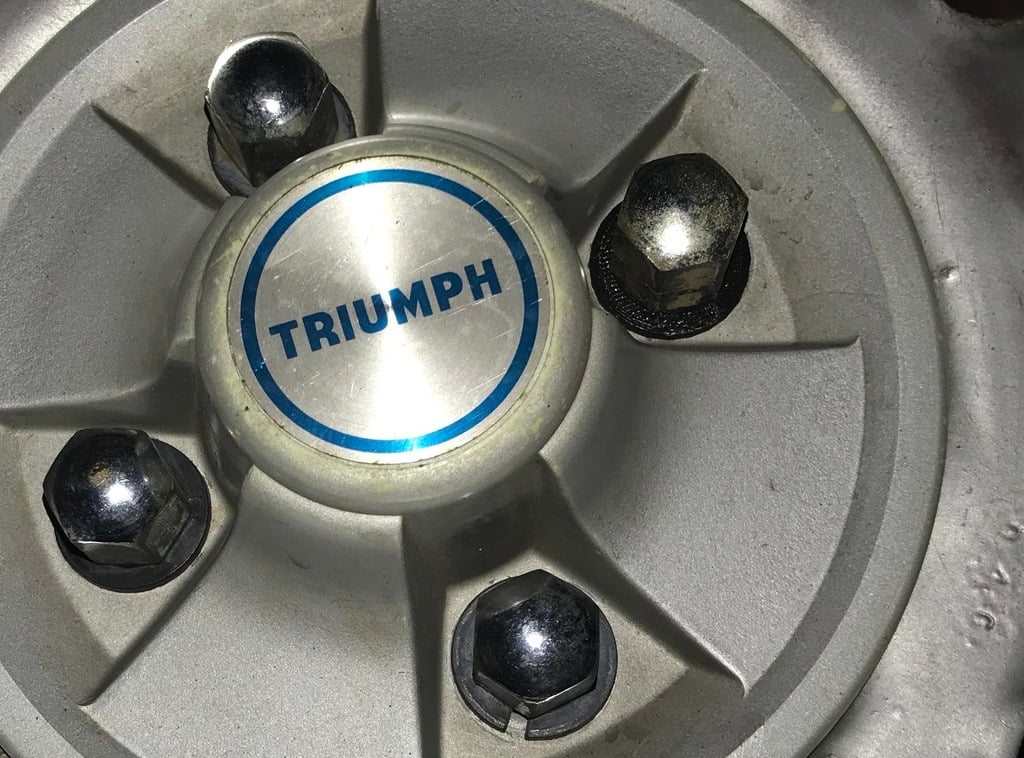 Triumph Spitfire wheel, lug-nut split-ring