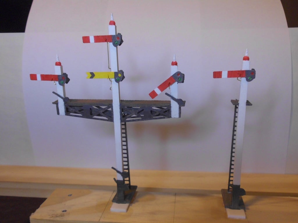 OO Scale Working Semaphore Signals