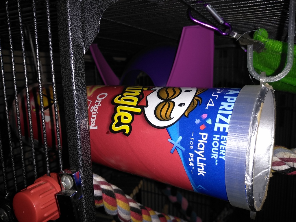 Pringles tube hanger for rats & small animals