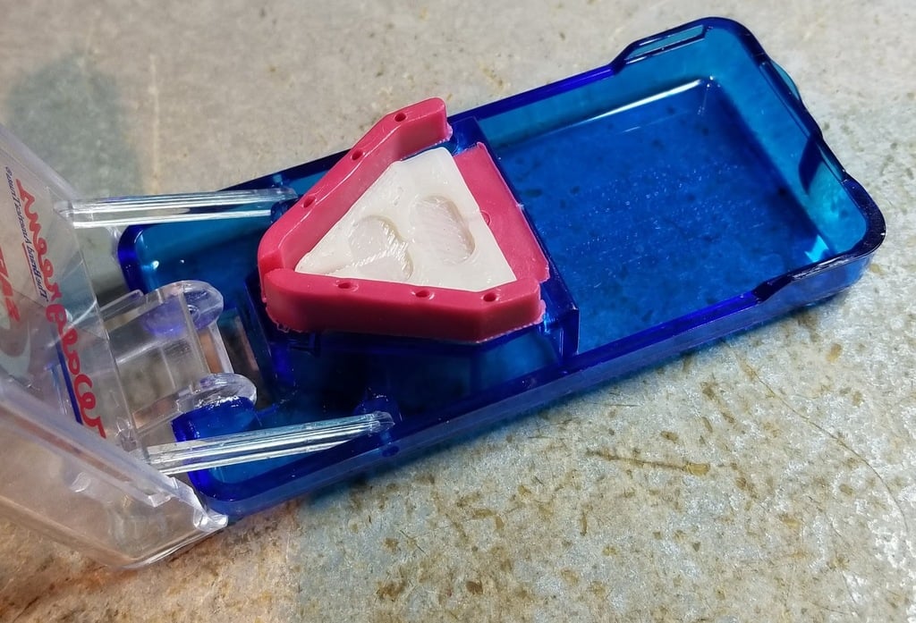 Oblong Tablet Nest for Safety Shield Pill Splitter/Cutter