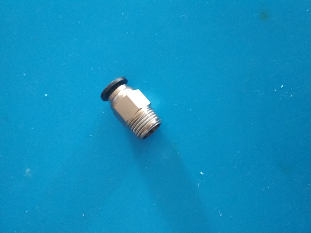 PC4-M6 to PC4-M10 fitting adapter