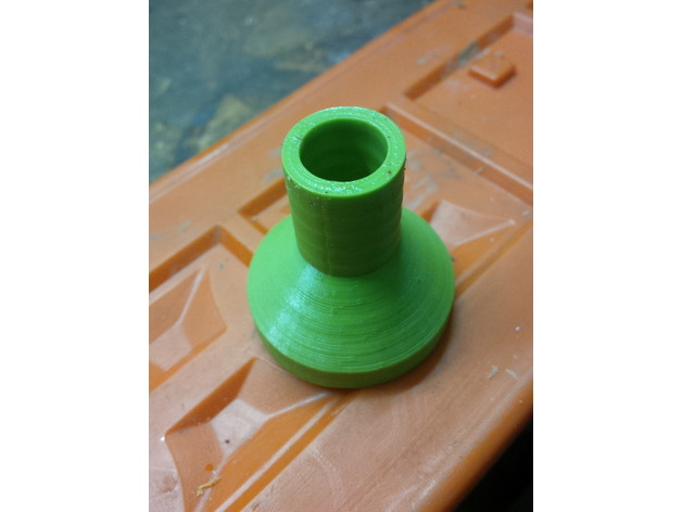 Funnel for oil filling chain saw
